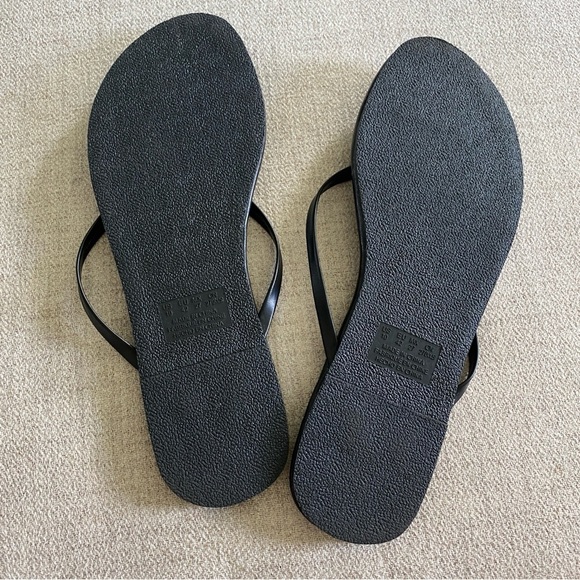 NWOT Aerie Women's Black Sandals - Picture 2 of 2